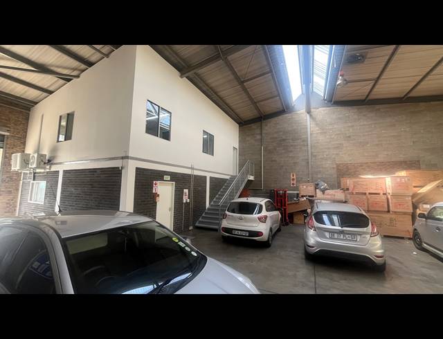 410M² WAREHOUSE TO LET IN SPARTAN